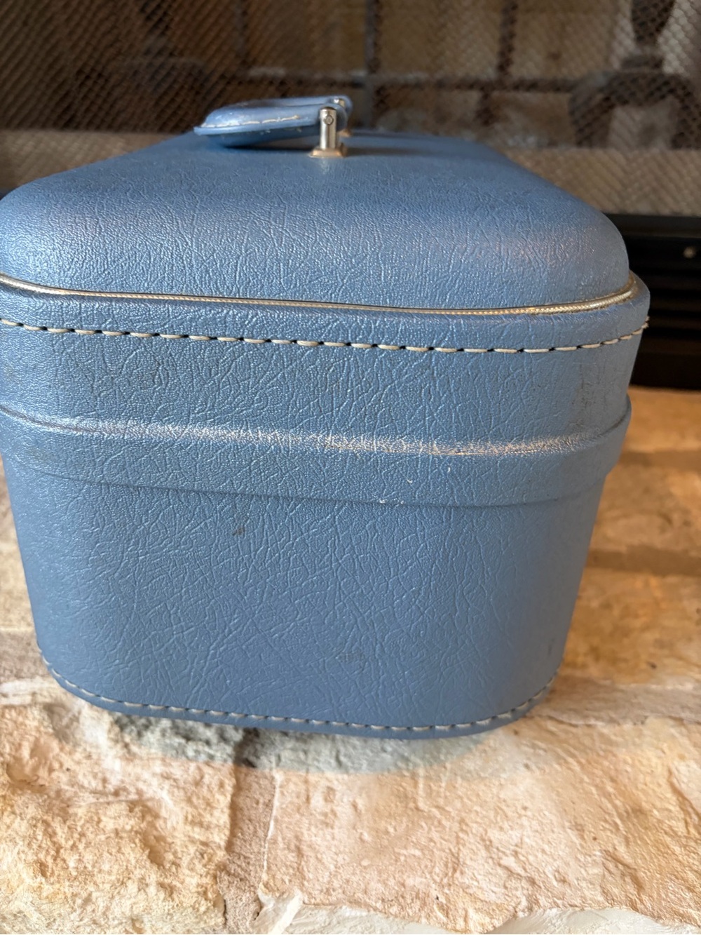 Vintage 1950’s Powder Blue Travel Vanity TrainCase - Picture 3 of 8